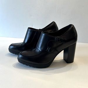 Clark’s booties never worn size 7.5